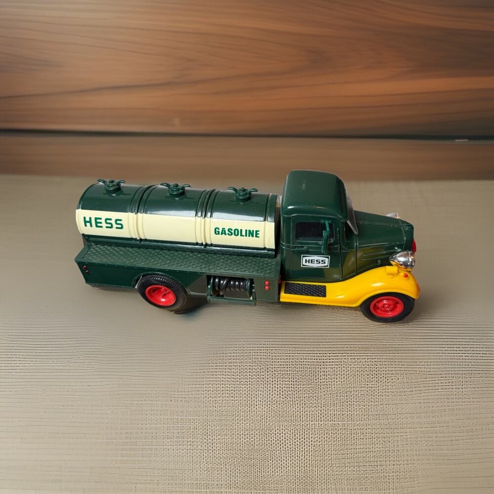 Hess 1995 First Truck Toy Gasoline Tanker NIB Tested Working Lights - Picture 2 of 6